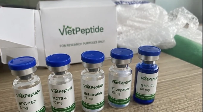 Received VietPeptide order with labeled vials and packaging